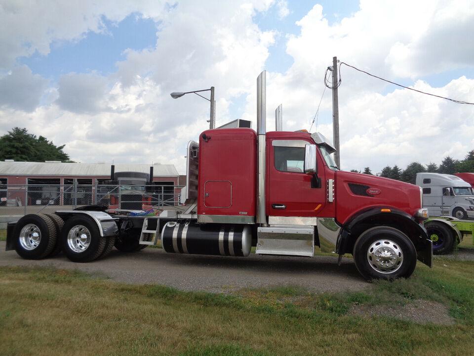 2017 PETERBILT 567 FLAT TOP, AUTOMATIC TRANSMISSION, LOW KM for sale