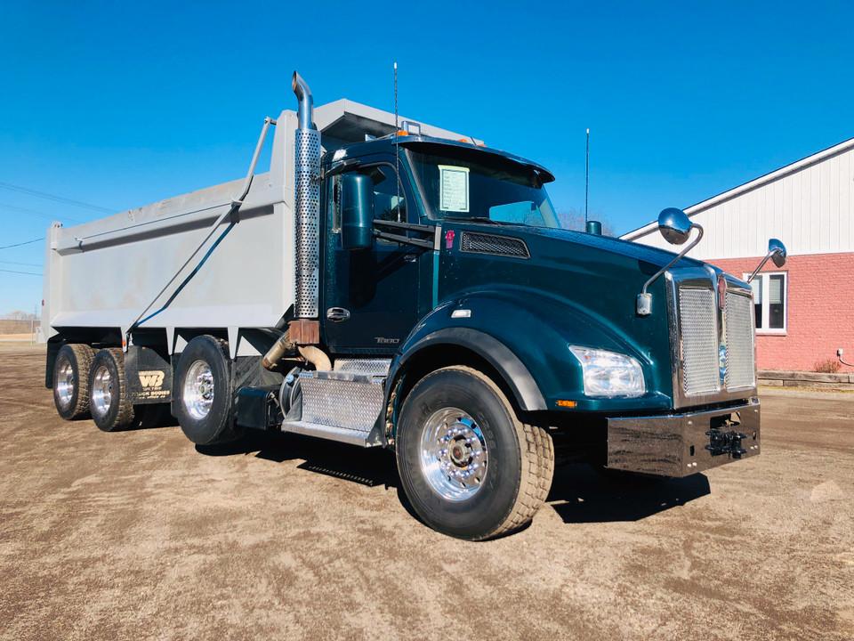 2015 KENWORTH T880 TRI-AXLE DUMP, AUTOMATIC, LOW KM & CLEAN !! 2015 KENWORTH T880 TRI-AXLE DUMP, AUTOMATIC, LOW KM & CLEAN !!