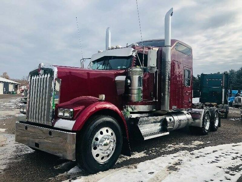 2016 KENWORTH W900L FULLY LOADED WITH 86" STUDIO SLEEPER for sale