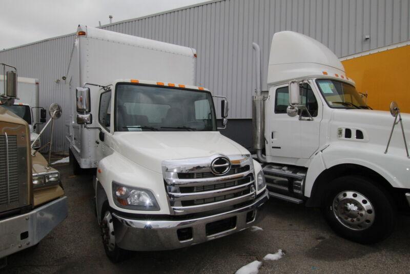 2014 Hino 258 24 FT BODY (ask for pricing if you need a tgate o 2014 Hino 258 24 FT BODY (ask for pricing if you need a tgate o