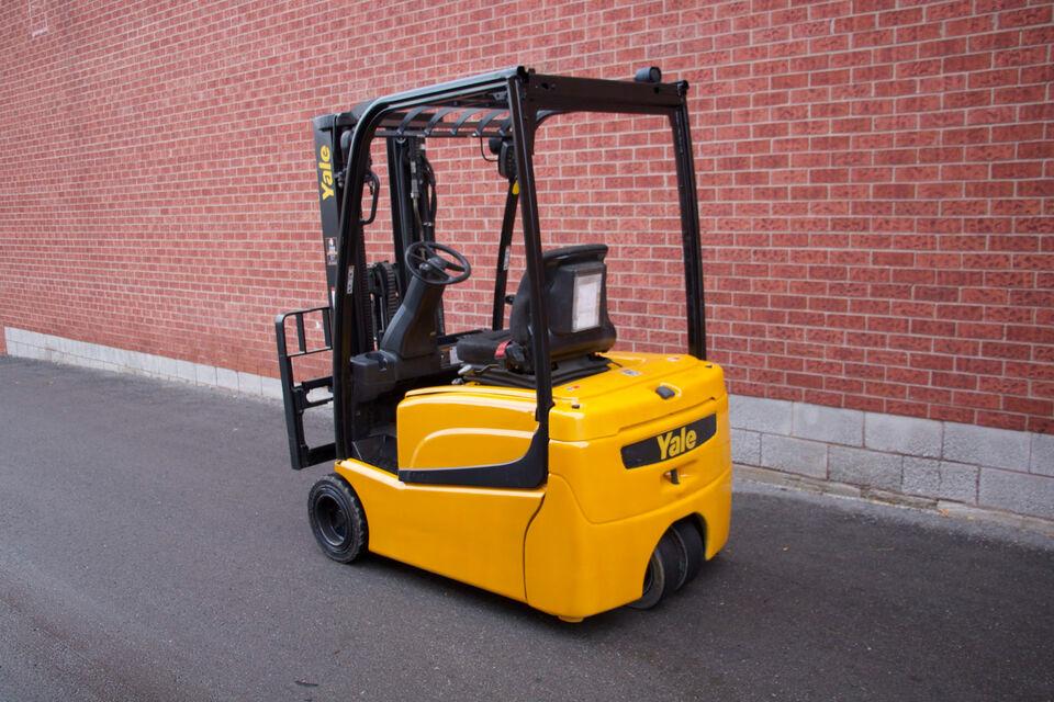 Yale ERP040VT 3 Wheeler Electric Forklift with Brand new battery for sale