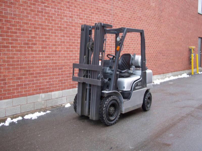Nissan MP1F2A25LV Outdoor Forklift with 5000 lbs Capacity