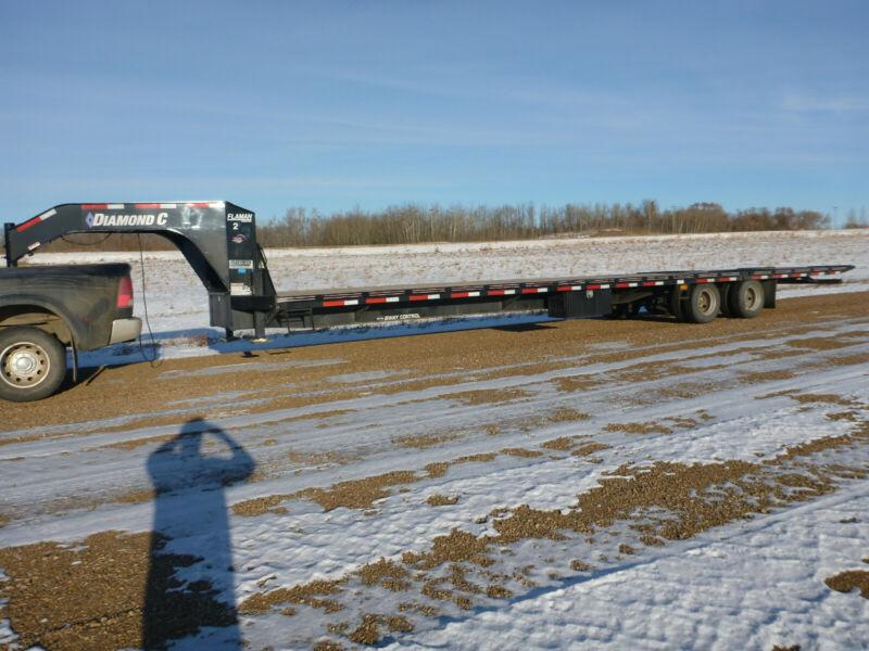 2020 Diamond C 40' 5th wheel trailer