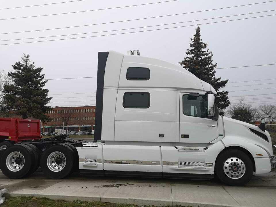 2020 Volvo VNL 860 GlobeTrotter LIKENEW. "FINANCING ON THE SPOT! for sale