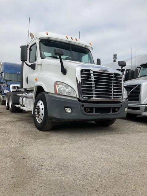 Bank Owned Heavy Spec 2015 Freightliner Day Cab - Low Km Bank Owned Heavy Spec 2015 Freightliner Day Cab - Low Km
