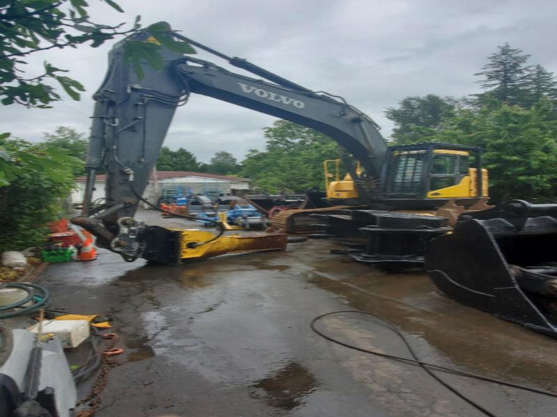 OVER 100  200-500 CLASS EXCAVATOR - ATTACHMENTS FOR SALE