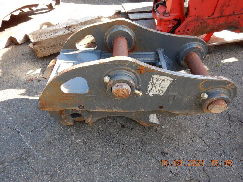 NEW CP - PALLIDAN 200 EXCAVATOR MECHANICAL PIN GRABBER & BUCKET NEW CP - PALLIDAN 200 EXCAVATOR MECHANICAL PIN GRABBER & BUCKET