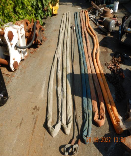 3 X CROSBY 30 TON HOOKS 17 X 25-35 TON SHACKLES 5 X 20' SLINGS