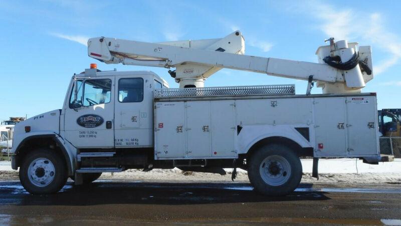 2002 Freightliner FL70 Extended Cab Truck with Versalift Bucket for sale