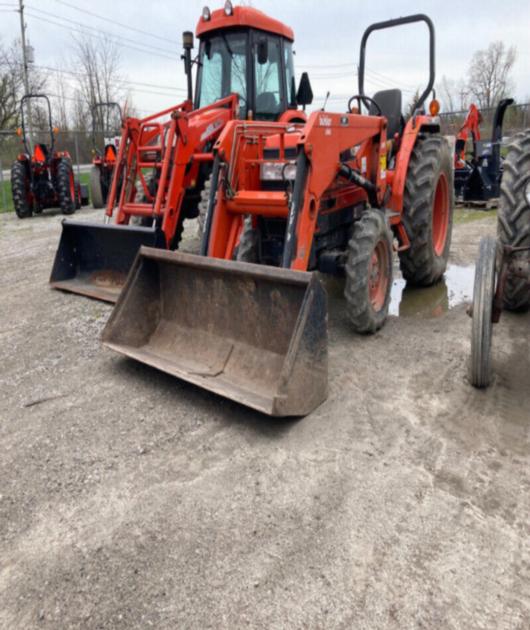 2000 Kubota L4610D-GST Tractor with loader