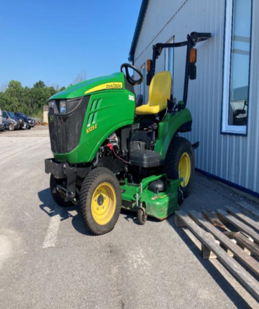 2020 John Deere 1023E tractor with 60" mid-mount mower