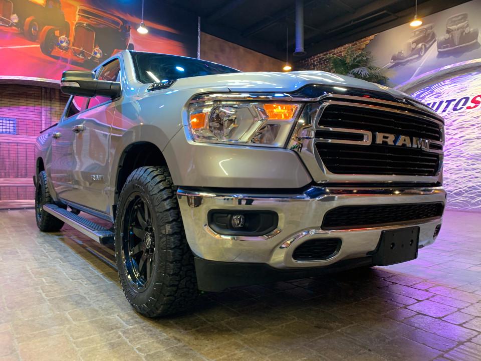 2019 Ram 1500 Big Horn 4x4 Crew w/ Big Screen Sport Console & Buckets! 2019 Ram 1500 Big Horn 4x4 Crew w/ Big Screen Sport Console & Buckets!