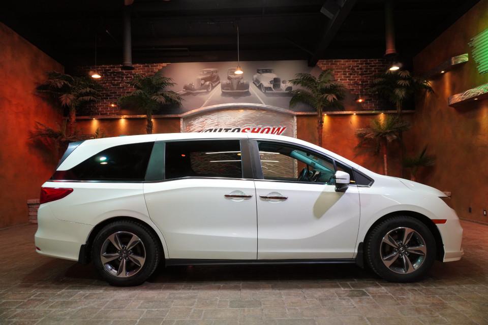 2018 Honda Odyssey EX-L w/ 8 Passenger Blu-Ray S.Roof Htd Lthr Pwr Doors !! 2018 Honda Odyssey EX-L w/ 8 Passenger Blu-Ray S.Roof Htd Lthr Pwr Doors !!