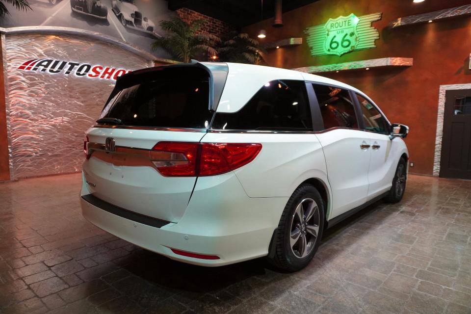2018 Honda Odyssey EX-L w/ 8 Passenger Blu-Ray S.Roof Htd Lthr Pwr Doors !! 2018 Honda Odyssey EX-L w/ 8 Passenger Blu-Ray S.Roof Htd Lthr Pwr Doors !!
