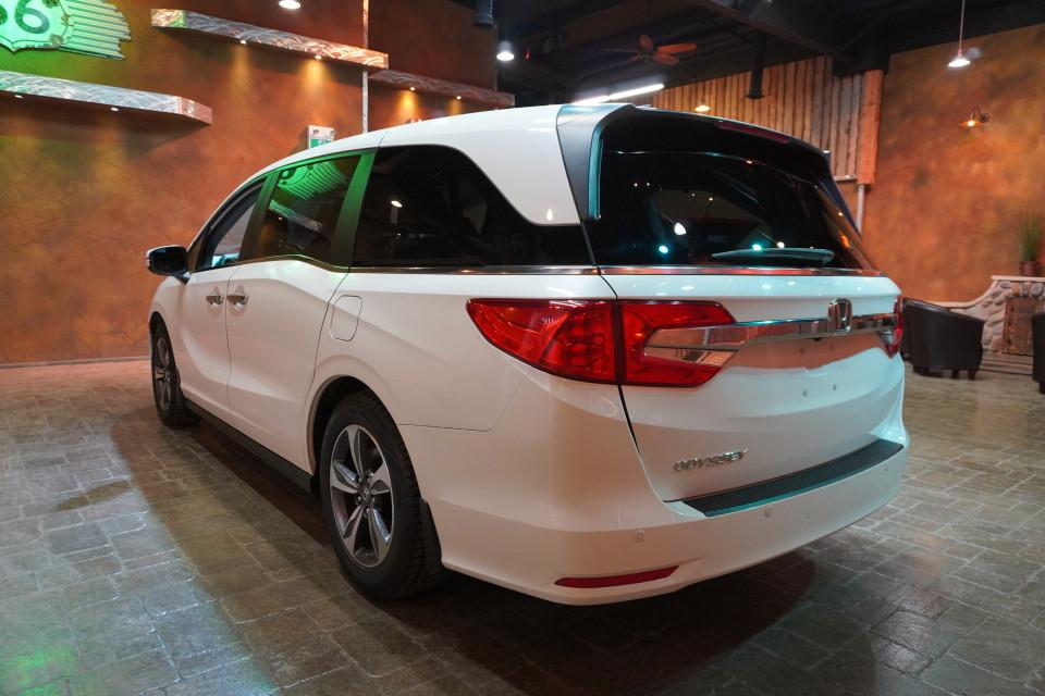 2018 Honda Odyssey EX-L w/ 8 Passenger Blu-Ray S.Roof Htd Lthr Pwr Doors !! 2018 Honda Odyssey EX-L w/ 8 Passenger Blu-Ray S.Roof Htd Lthr Pwr Doors !!
