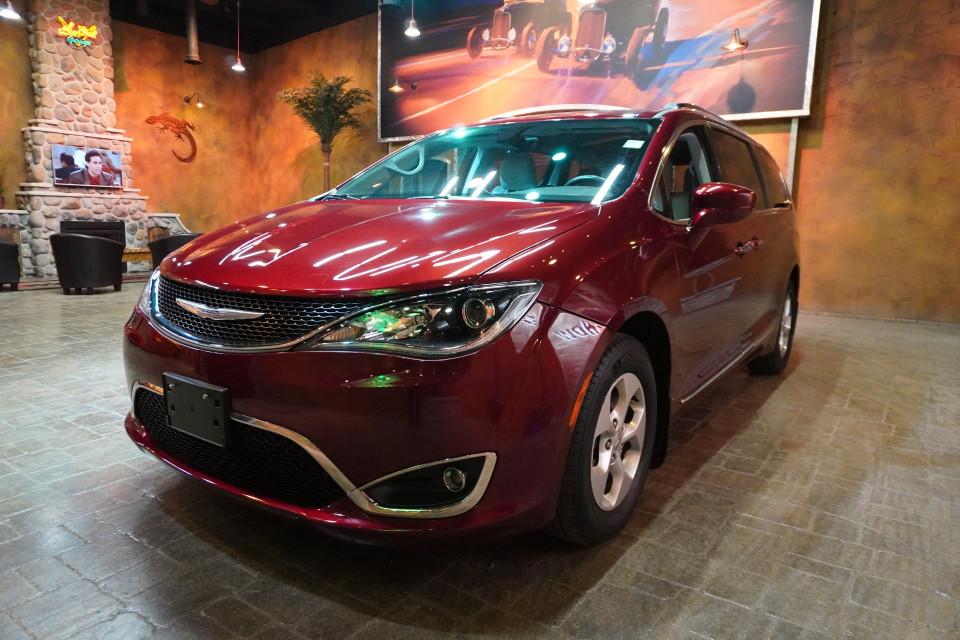 2017 Chrysler Pacifica Touring-L Plus w/ Nav Pwr Sliders Htd Wheel & Lthr 2017 Chrysler Pacifica Touring-L Plus w/ Nav Pwr Sliders Htd Wheel & Lthr