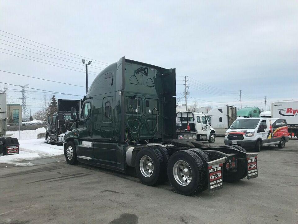 2016 Freightliner Cascadia Evolution NEW PRICE! Espar Bunk Heater in