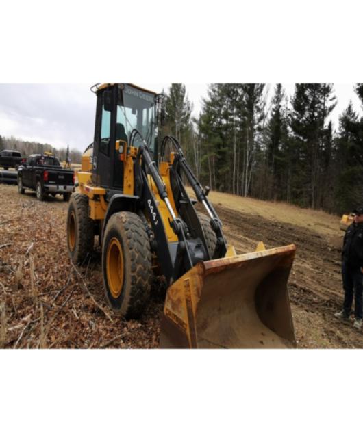  2005 Deere 444J in.Tool Carrierin.