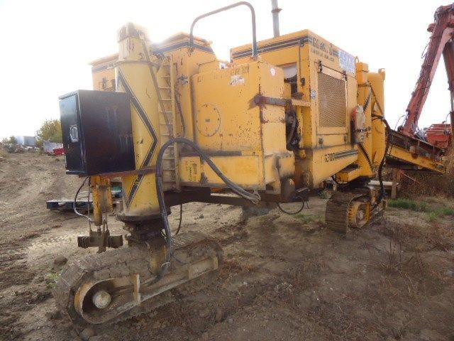 GOMACO GT 6300 CRAWLER CURB & GUTTER MACHINE GOMACO GT 6300 CRAWLER CURB & GUTTER MACHINE