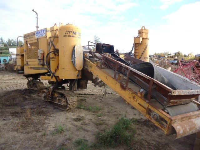 GOMACO GT 6300 CRAWLER CURB & GUTTER MACHINE GOMACO GT 6300 CRAWLER CURB & GUTTER MACHINE