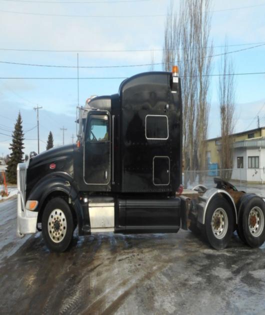 2008 Peterbilt 386 Sleeper Truck Tractor (T/A)