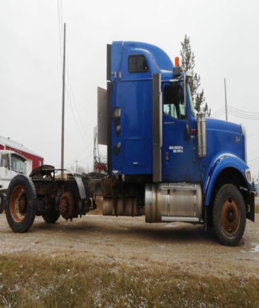 2005 International 9900I Eagle Tandem Axle Sleeper Truck Tractor