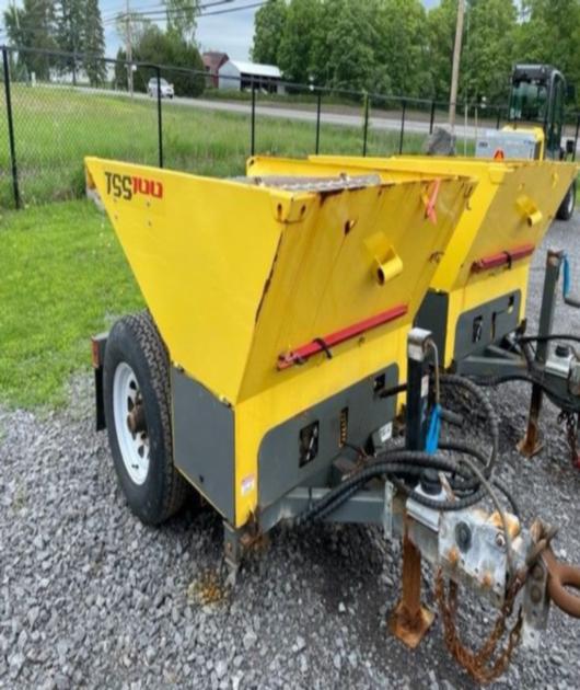 RIVARD ½ YARD PULL BEHIND SALTER SPREADER