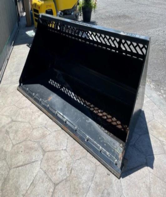 NEW HLA SBNS84 - 84" HLA SNOW BUCKET W/CUTTING EDGE