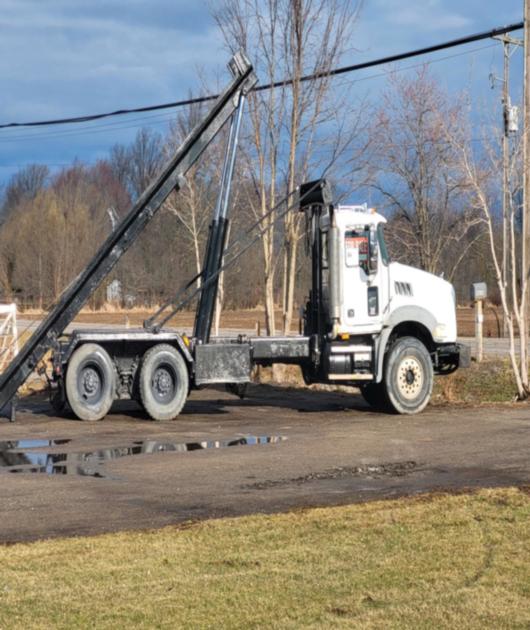 2007 Mack CT713 Roll Off Truck