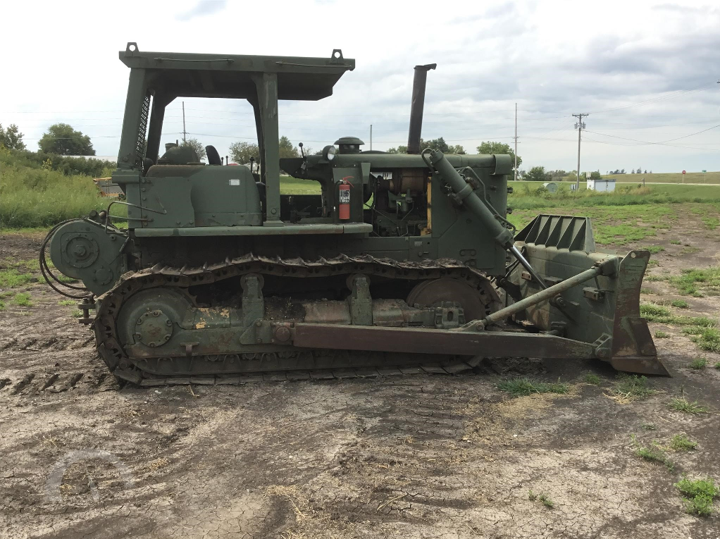 CAT D7F - Army bull dozer with low hours for sale