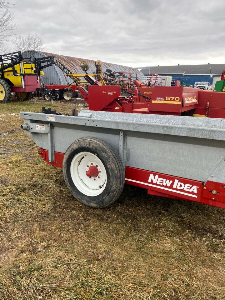 NEW IDEA MANURE SPREADER for sale