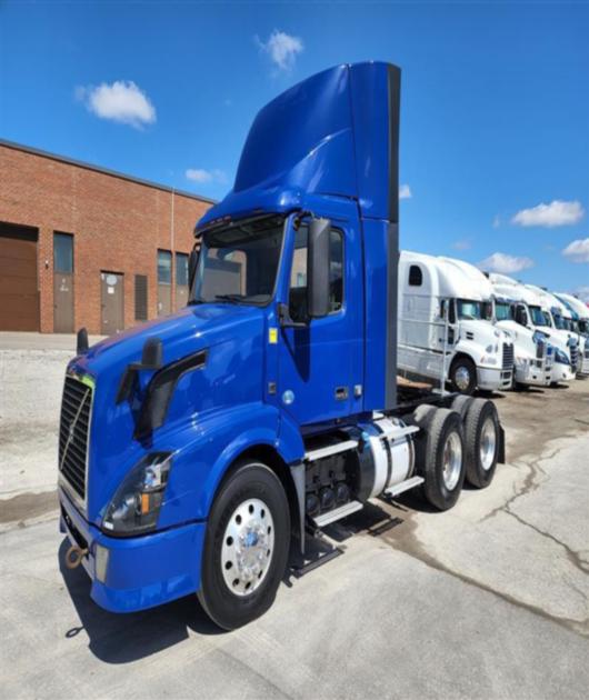 2015 Volvo VNL300
