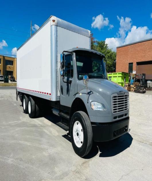 AUTO 2015 FREIGHTLINER M2-106 26FT t 300HP Cummins 14700FRT 