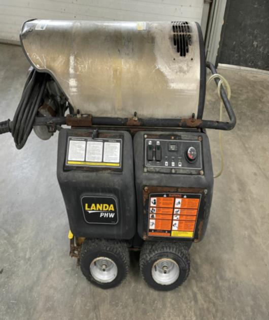 2013 LANDA PHW4-22024A 220 VOLT ELEC PRESSURE WASHER