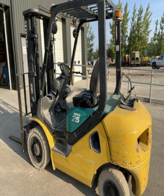 2006 Komatsu FG25T-16 3750LB GAS FORKLIFT