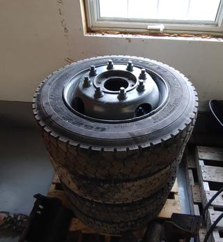 HI Rail gear, rims and tires