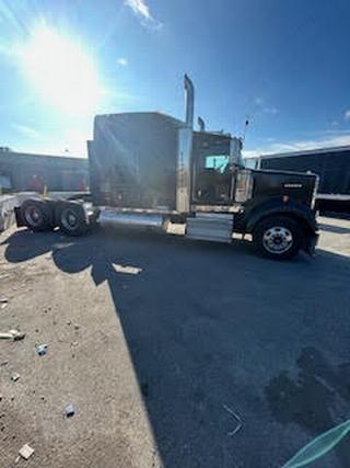 2018 Kenworth W900B 