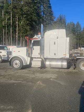 2009 Peterbilt 388 Modular Hauler Sleeper Truck