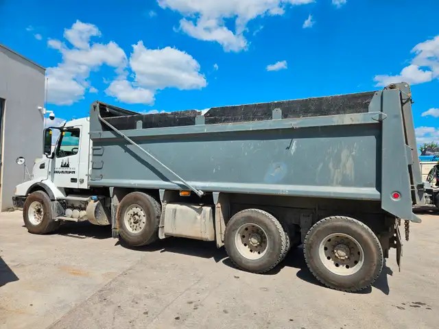 2014 VOLVO VHD 2014 VOLVO VHD