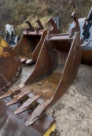 49” DIGGING BUCKET MED/LARGE-SIZE EXC.(30T) 