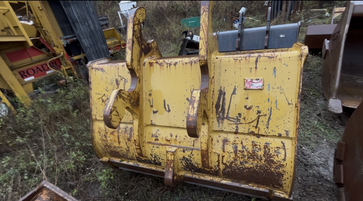 70” CLEANUP BUCKET FITS MED/LARGE-SIZE EXC.(30T) CLEANUP BUCKET 70” CLEANUP BUCKET FITS MED/LARGE-SIZE EXC.(30T) CLEANUP BUCKET