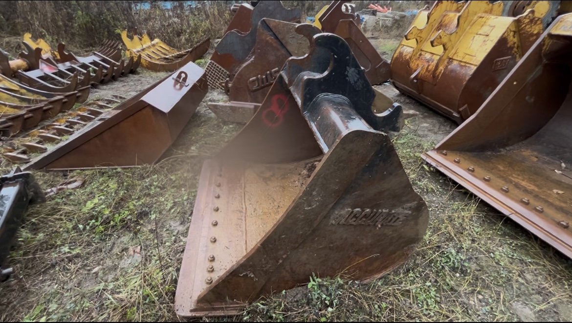 60” CLEANUP BUCKET FITS MED/LARGE-SIZE EXC.(30T). 60” CLEANUP BUCKET FITS MED/LARGE-SIZE EXC.(30T).