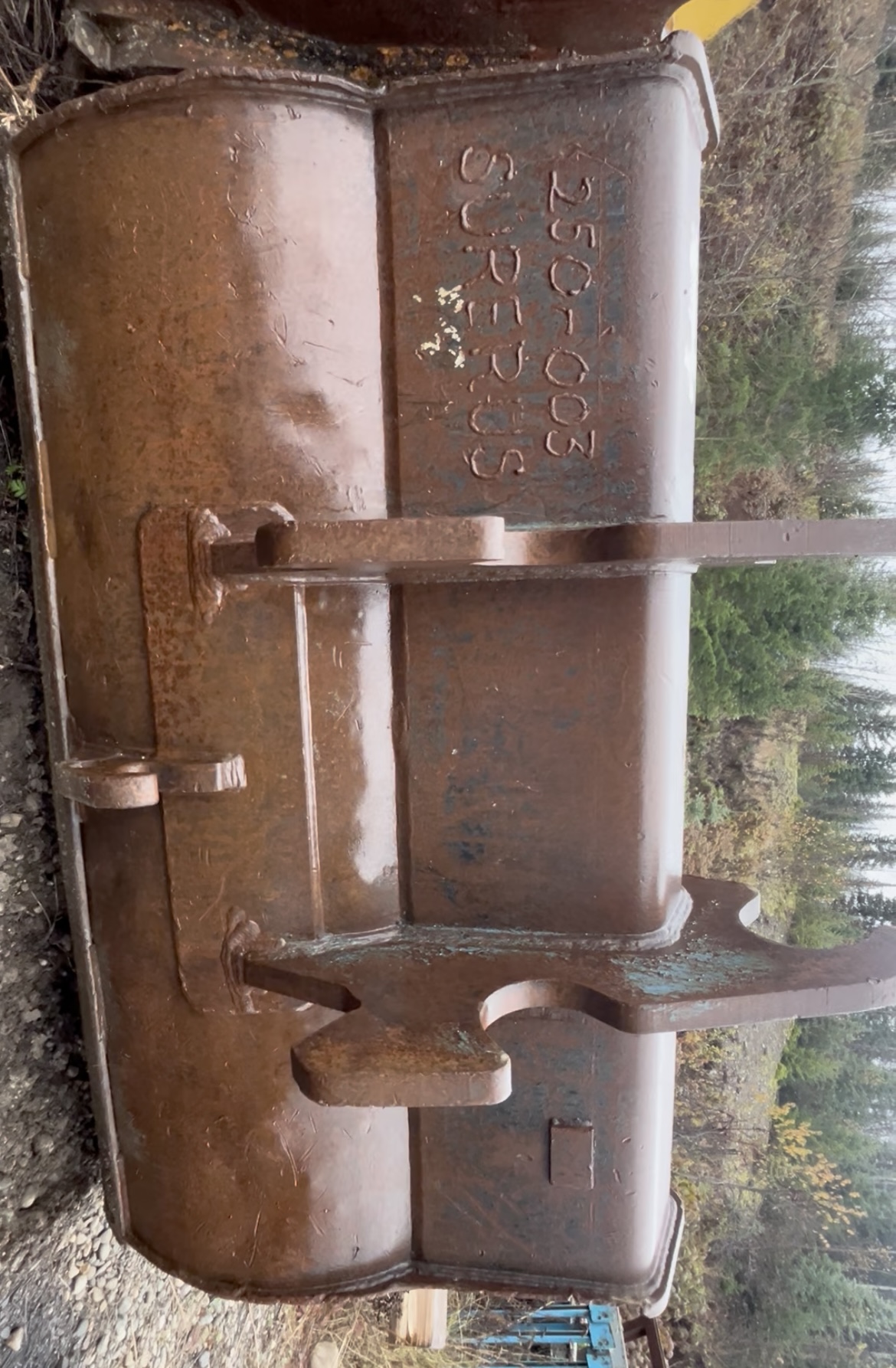 70” CLEANUP BUCKET FITS MEDIUM-SIZED EXC. (20-25T) 70” CLEANUP BUCKET FITS MEDIUM-SIZED EXC. (20-25T)