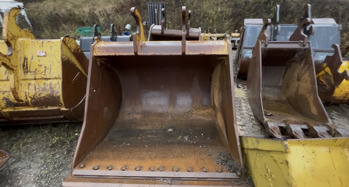 70” CLEANUP BUCKET FITS MED/LARGE-SIZE EXC.(30T)  70” CLEANUP BUCKET FITS MED/LARGE-SIZE EXC.(30T)