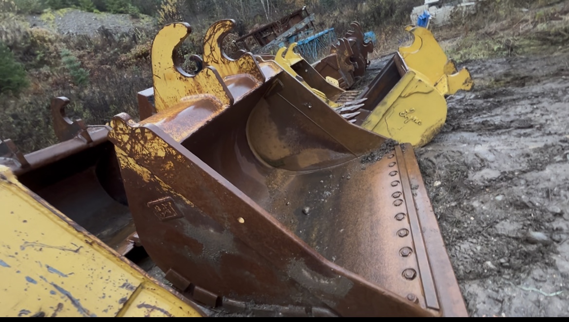 70” CLEANUP BUCKET FITS MED/LARGE-SIZE EXC.(30T)  70” CLEANUP BUCKET FITS MED/LARGE-SIZE EXC.(30T)