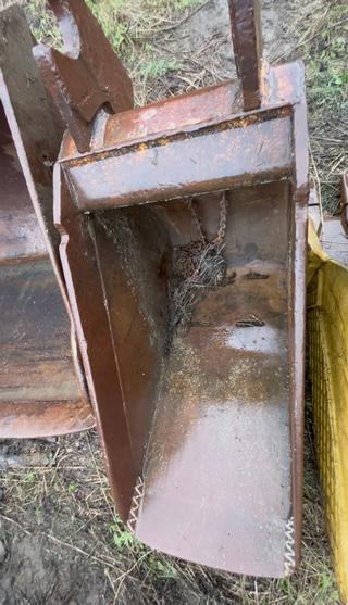26” NARROW EXC. DIGGING/SLUSHER BUCKET FITS 15-20T CAT EXC.