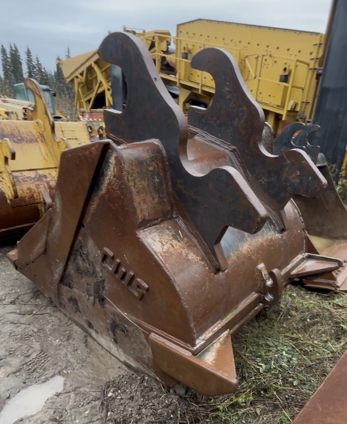 56” HD DIGGING BUCKET FITS LARGER-SIZED EXC.(30T+) 56” HD DIGGING BUCKET FITS LARGER-SIZED EXC.(30T+)