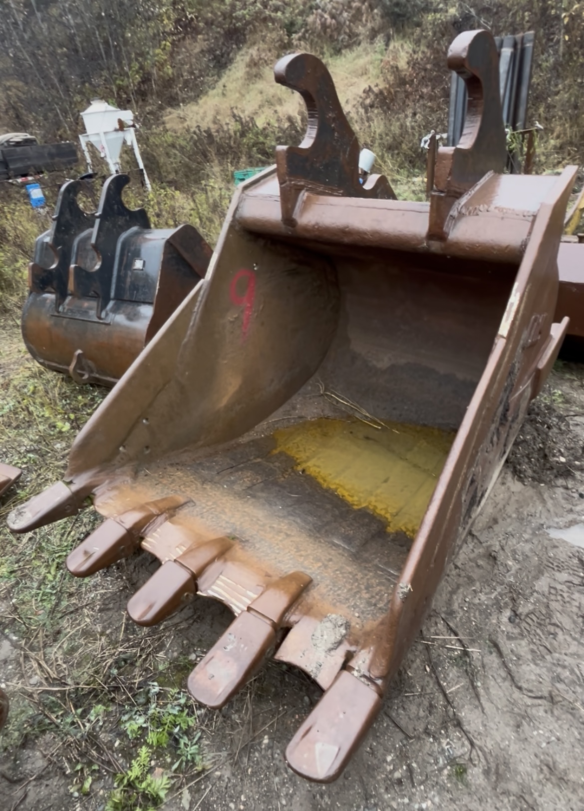 56” HD DIGGING BUCKET FITS LARGER-SIZED EXC.(30T+) 56” HD DIGGING BUCKET FITS LARGER-SIZED EXC.(30T+)