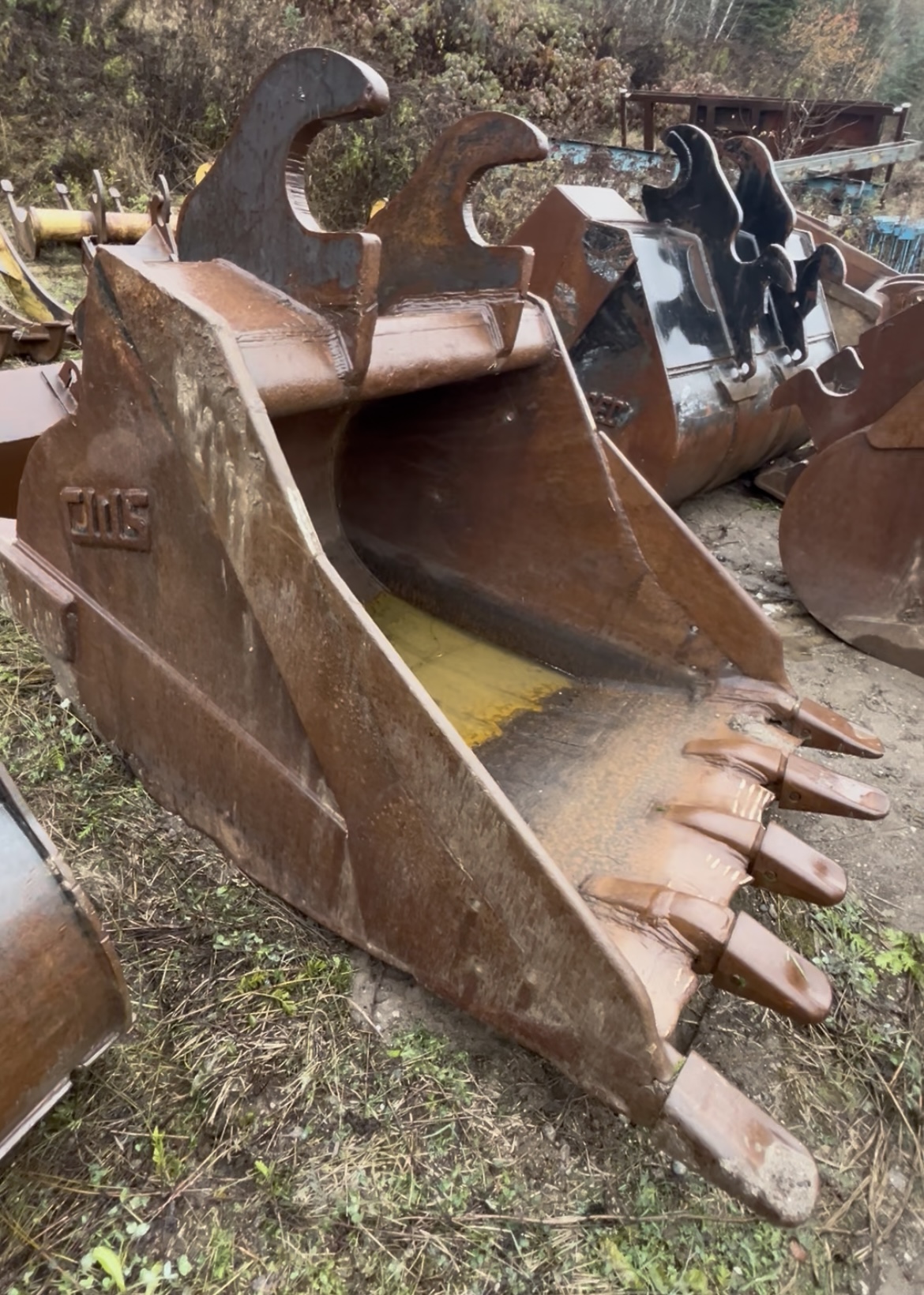 56” HD DIGGING BUCKET FITS LARGER-SIZED EXC.(30T+) 56” HD DIGGING BUCKET FITS LARGER-SIZED EXC.(30T+)