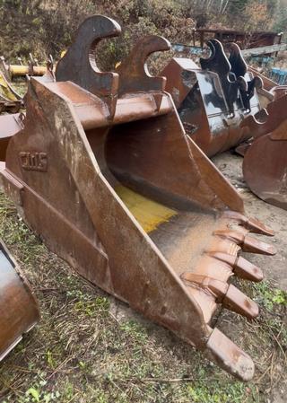 56” HD DIGGING BUCKET FITS LARGER-SIZED EXC.(30T+)